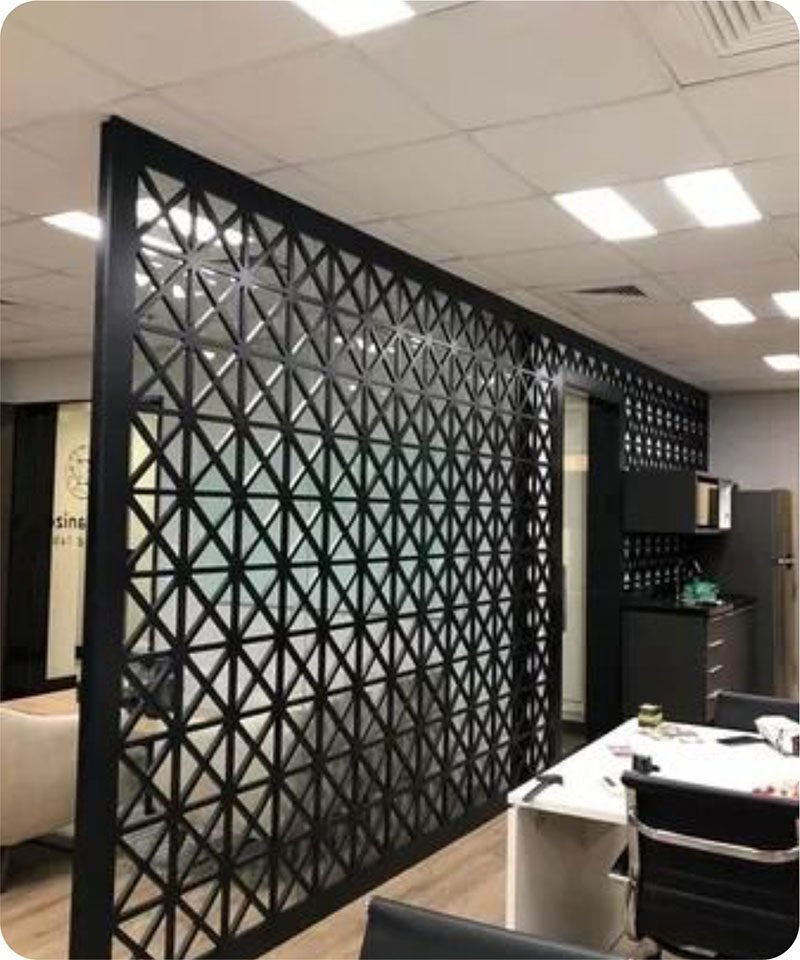 Sekat Artistik Interior dengan Mesin Laser Cutting Baison