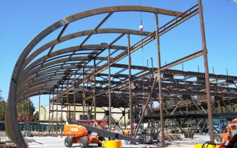 Konstruksi Baja Struktural dengan Mesin Laser Cutting Baison